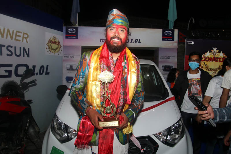 कमेडी च्याम्पियन विजेता भरतमणिले पाए ड्याटसन रेडी गो कार, अन्य दुईले टीभीएस बाइक र स्कुटर