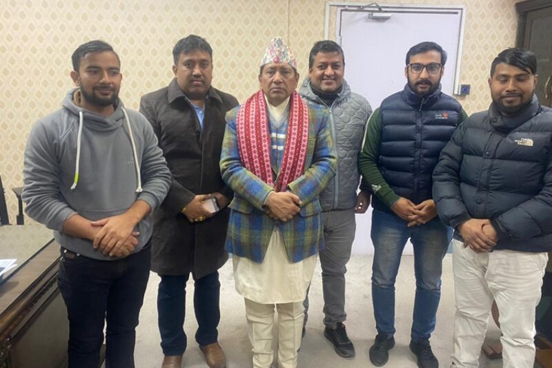अटो पत्रकार संघद्धारा यातायात मन्त्रि श्रेष्ठलाई १४ वुँदे सुझाव पत्र पेश