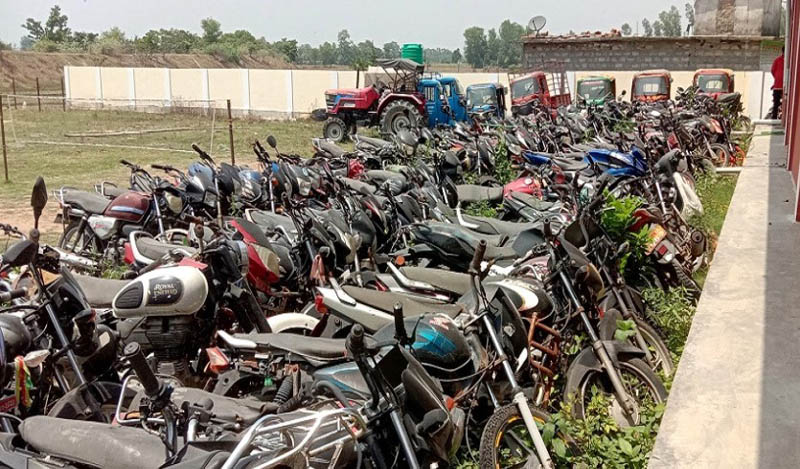 लिलाम नहुँदा भन्सारमा रहेका सयौँ सवारी साधन कवाड बन्दै