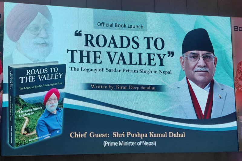 पहिलो पटक काठमाडौंमा ट्रक भित्र्याउने प्रितम सिंहको पुस्तक ‘रोड्स टु भ्याली’ विमोचन