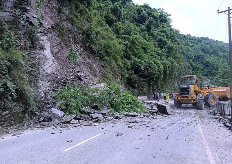 देशभर अति भारी वर्षाको सम्भावना, २३ जिल्लामा रात्रिकालीन सवारी साधन चलाउन रोक