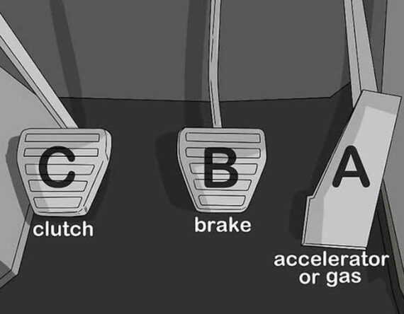 कार रोक्न पहिले क्लच थिच्ने कि ब्रेक? जान्नुहोस्