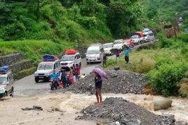 वर्षाका कारण अवरुद्ध बिपी राजमार्ग अझै खुलेन