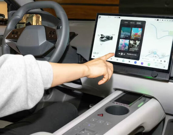 हुन्डाई कारमा ल्यापटपजत्तिकै ठुलो स्क्रिन, ‘प्लेओस’ सफ्टवेयरले ड्राइभिङको भविष्य बदल्दै
