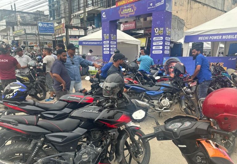 विर्तामोडमा चल्दै बजाज ग्रान्ड एक्सचेन्ज मेला, थपियाे समय