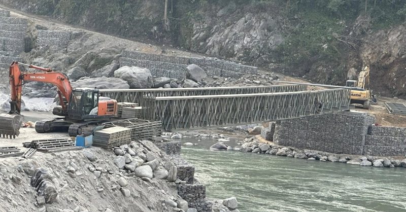 पानीको सतह बढेपछि झिकियो ‘बेलिब्रिज’