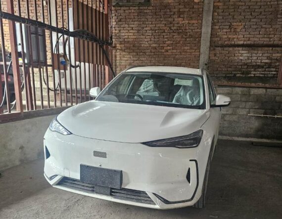 काठमाडौं आईपुग्यो ग्यालेक्सी ई५, अर्को हप्ता लन्च हुने