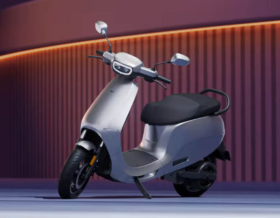 अब ओला स्कुटरमा क्रिकेट स्कोर र ह्वाट्सएप म्यासेज देखिने, स्मार्टवाचबाट पनि नियन्त्रण हुने