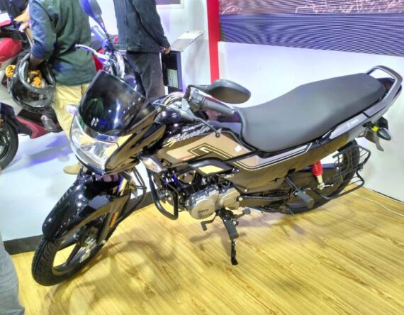 हिरो सुपर स्प्लेन्डर १२५ नाडा अटो शोमा