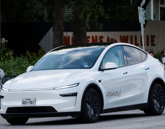 टेस्लाको चालकविहीन कारको तयारी, परीक्षणका लागि कर्मचारी भर्ती सुरु