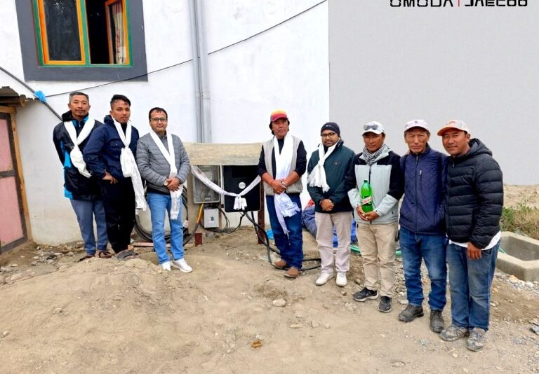 ईभी चार्जिङका लागि मुस्ताङको चराङमा ओमाेडा एण्ड जेकाेकाे चार्जिङ स्टेसन