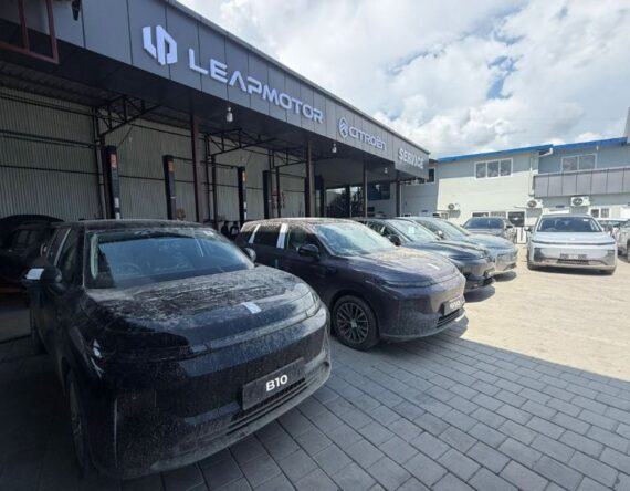 पोखरा शोरुममा आईपुग्यो लीपमोटर बी१०, केहि दिनमै देशभर डेलिभरी गरिने