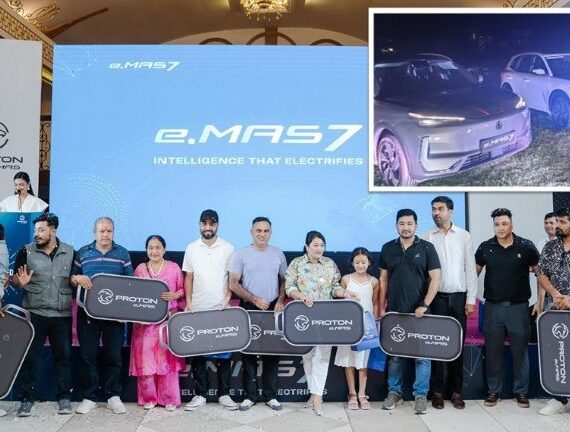 शोरुम उद्घाटन अघि नै बुटवलमा १० युनिट प्रोटोन इमास७ ग्राहकलाई हस्तान्तरण