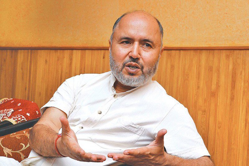 अर्थमन्त्री बन्दै रामेश्वर खनाल : तलब, क्वार्टर, गाडी सुविधा नलिने