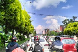 स्मार्ट प्रविधि, असावधान बानी : मोबाइलमा ध्यान, सडकमा दुर्घटना