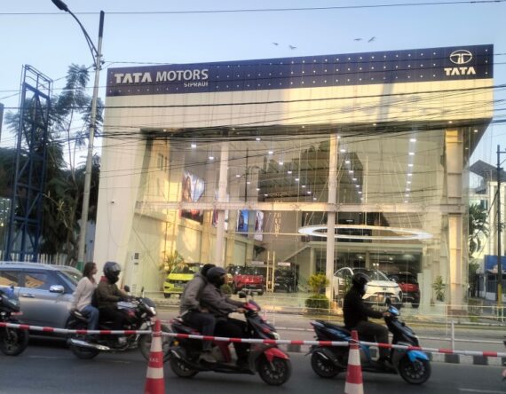 जेनजी आन्दोलनमा जलेको थापाथलीस्थित टाटा शोरुम सञ्चालनमा