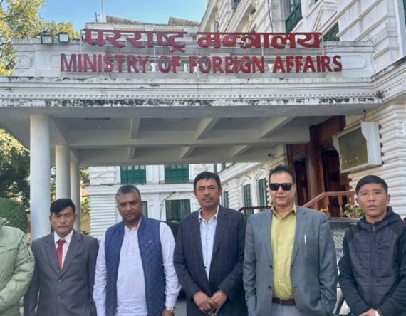 ल्हेन्दे खोलाको बाढीले ट्रक व्यवसायीलाई लाखौँको क्षति, आवश्यक पहल गर्न आग्रह