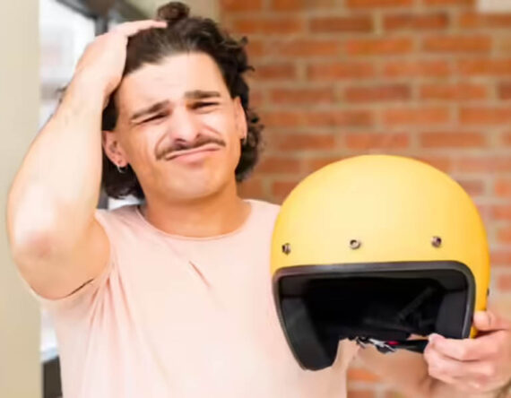 हेल्मेटले कपाल झर्छ ? सुरक्षासँगै कपाल गुम्ने डर कत्तिको सत्य ?