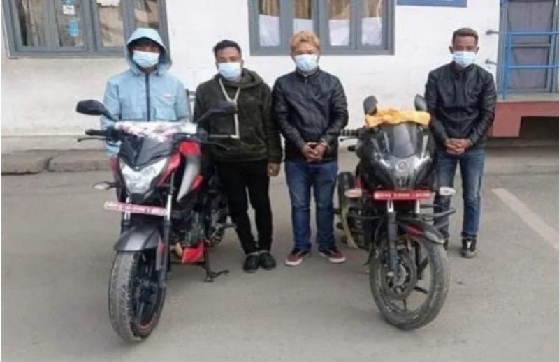 भक्तपुरबाट मोटरसाइकल चोरेर भाग्दै गरेका २ जना पक्राउ
