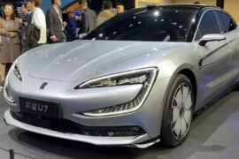 यस्ताेे छ विश्वलाई चकित बनाइरहेकाे हातको इशारामा नाच्ने कार