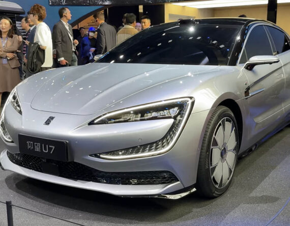 यस्ताेे छ विश्वलाई चकित बनाइरहेकाे हातको इशारामा नाच्ने कार