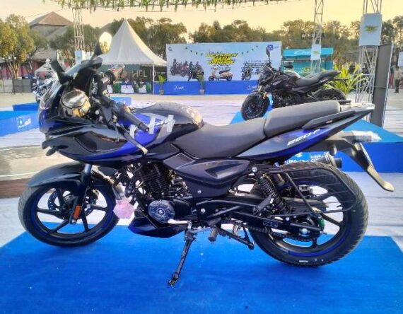 बजाजको नयाँ बाइक पल्सर २२० एफ एफआई बीएस६ नेपालमा, यी हुन् पहिलेको मोडल भन्दा फरक फिचर