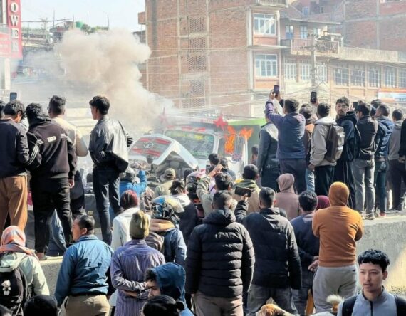 टिपरको ठक्करबाट स्कुटर चालकको मृत्यु भएपछि बनेपा क्षेत्र तनावग्रस्त, राजमार्ग अवरुद्ध