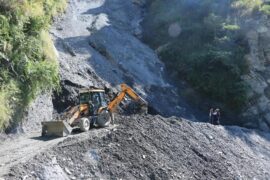 सडक विभागले बनायो ‘टास्क फोर्स’, राजमार्गका पहिरो पन्छाउन १५५ उपकरण