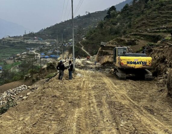 बेनी–ढोरपाटन–तकसेरा जोड्ने सडकमा चल्न थाले गाडी