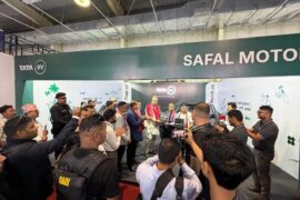 चितवन अटो शोमा टाटा टियागो ईभी र पन्च ईभी हस्तान्तरण