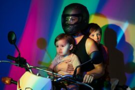 मोटरसाइकलमा बालबालिका बोकेर यात्रा गर्दा हुने जोखिम र अपनाउनुपर्ने सुरक्षा सावधानीहरू