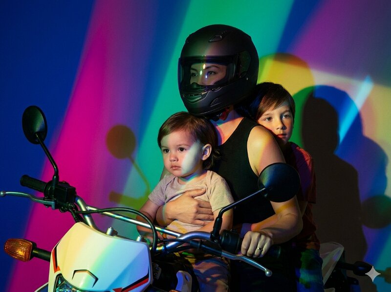 मोटरसाइकलमा बालबालिका बोकेर यात्रा गर्दा हुने जोखिम र अपनाउनुपर्ने सुरक्षा सावधानीहरू