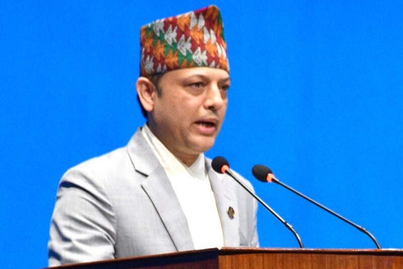 सभामुख डीपी अर्यालको गाडीलाई ट्राफिकले काट्यो चिट