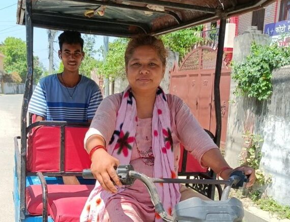 अटोचालक पेसामा महिला आकर्षण