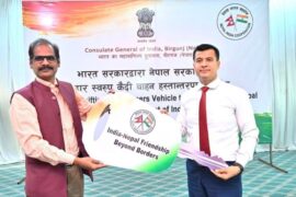 भारतद्वारा नेपाललाई कैदी बोक्ने १० ट्रक उपहार