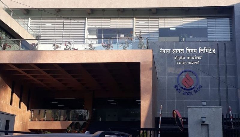 घटेर आएपनि इन्धनको मूल्य यथावत राख्ने आयल निगमको निर्णय