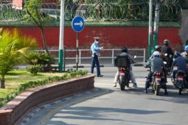 काठमाडौंमा ट्राफिक सचेतना अभियानः ‘जिम्मेवार चालक बनौँ, जरिवानाबाट बचौँ’