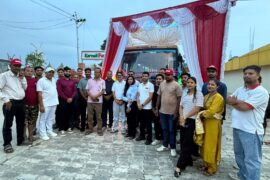 लक्ष्मी कमर्सियल भेहिकल्सद्वारा सुर्खेतमा ग्राहक भेटघाट सम्पन्न, नयाँ स्कुल बस ‘हिरोई’ सार्बजनिक