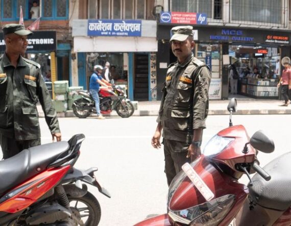 सडकमा फर्किए महानगर प्रहरी, न्यूरोड र असन क्षेत्रका अवैध पार्किङ धमाधम हटाइँदै