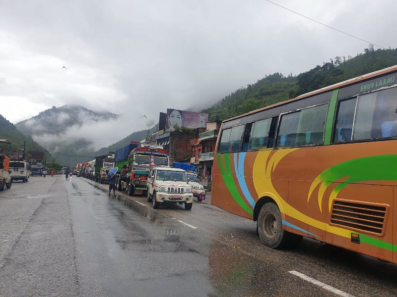 पहिरोको उच्च जोखिमपछि आज राति १० बजेदेखि नारायणगढ-मुग्लिन र पृथ्वी राजमार्गमा सवारी सञ्चालन बन्द