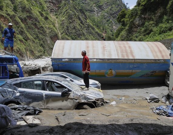 रसुवामा बाढीको महाविपत्ति, ८ सयभन्दा बढी गाडी बगायो