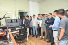कारखानामै पुगेर अर्थमन्त्रीले गरे नेपालमै बनेको ‘यात्री पीटु’ स्कुटर उत्पादन प्रक्रिया अवलोकन
