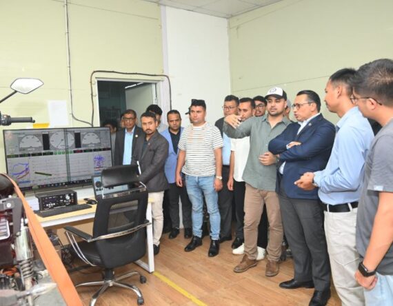 कारखानामै पुगेर अर्थमन्त्रीले गरे नेपालमै बनेको ‘यात्री पीटु’ स्कुटर उत्पादन प्रक्रिया अवलोकन