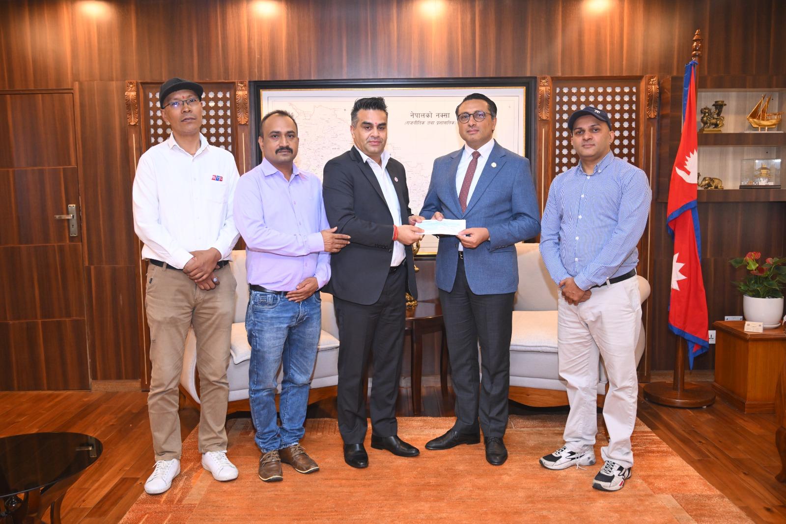 भोटेकोसी बाढीपीडितको राहतका लागि एसटीसी ग्रुपको ५० लाख १ हजार रुपैयाँ सहयोग