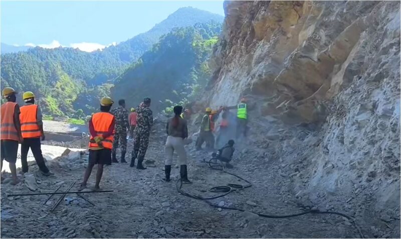 गल्छी-स्याफ्रुबेँसी सडकखण्ड निर्माणमा तीव्रता, असोजभित्र यातायात सञ्चालन गर्ने लक्ष्य