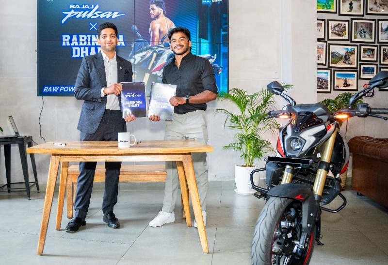 बजाज पल्सर एनएस सिरिजको ब्रान्ड एम्बेसडरमा रविन्द्र ढाँट