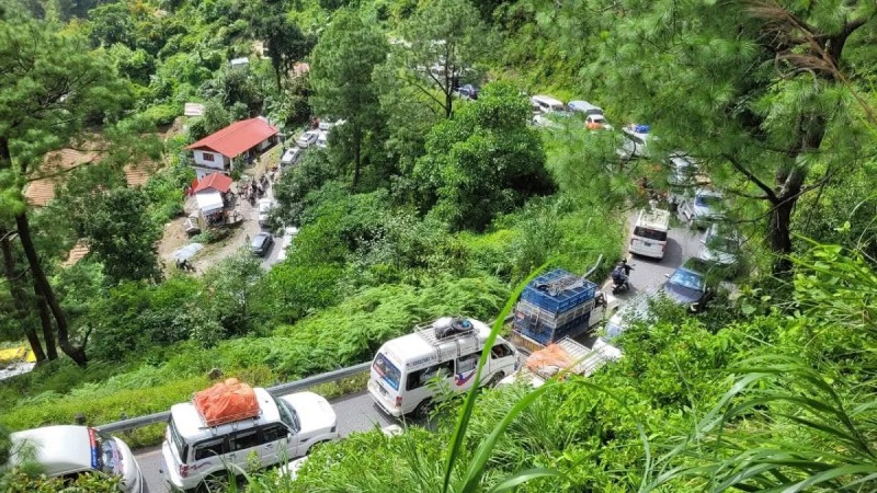 वैकल्पिक सडकमा असर : हेटौँडा–काठमाडौँ आवतजावतमा ‘वान–वे’ रुट