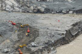 बाढीपहिरोले चीनतर्फका तीनै नाका अवरुद्ध, अटो बजार पूर्ण रूपमा प्रभावित