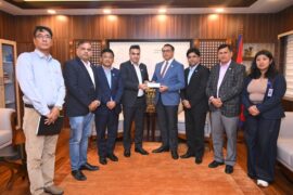 नाडाबाट राहतस्वरूप नगद सहयोग प्रदान, १० लाखको चेक हस्तान्तरण