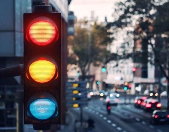भरतपुरका ६ प्रमुख चोकमा ‘ट्राफिक लाइट’ जडानको काम सुरु